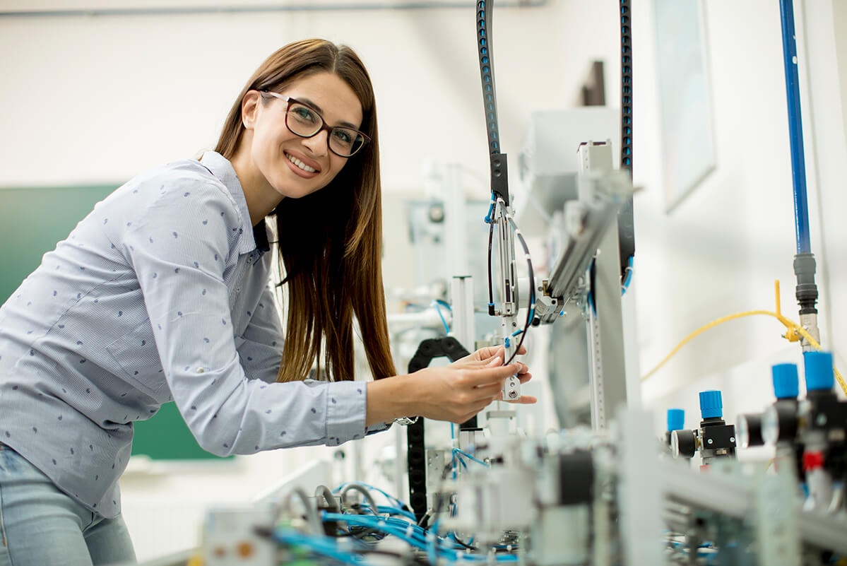 Info Truck der Metall- und Elektroindustrie 29. April 2022– Berufsorientierung für Mädchen