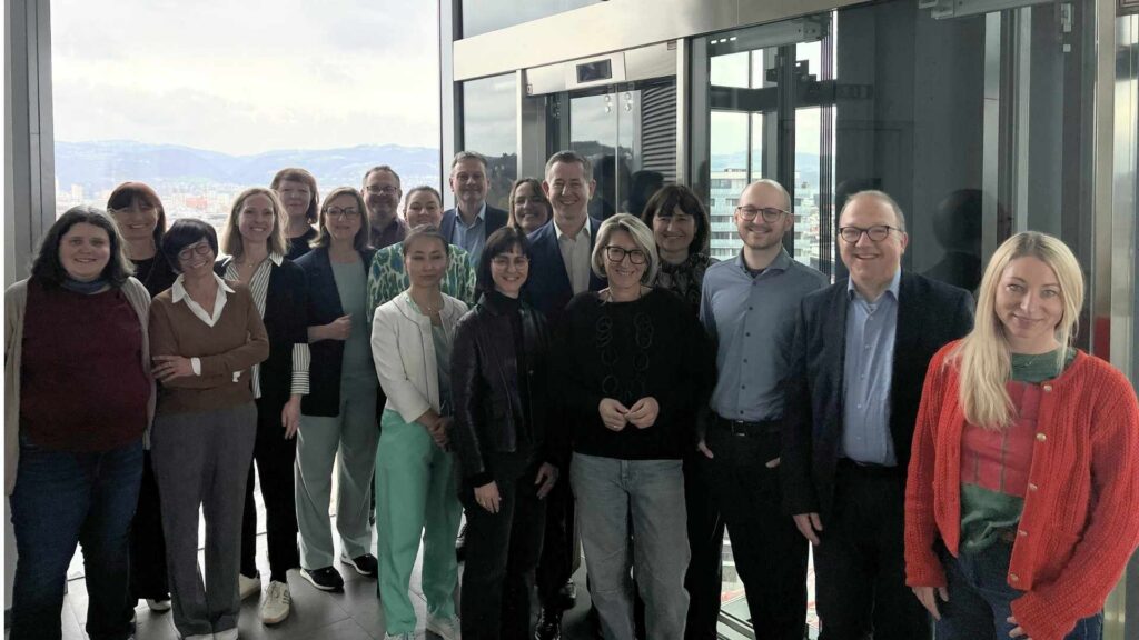 07-2026_Blogbeitrag_Hospitation_Zieher Gruppenbild_ Teilnehmerinnen und Teilnehmer des Workshops „INSIGHT MINT & Mädchen – Gemeinsam Wirkung entfalten“ in Linz